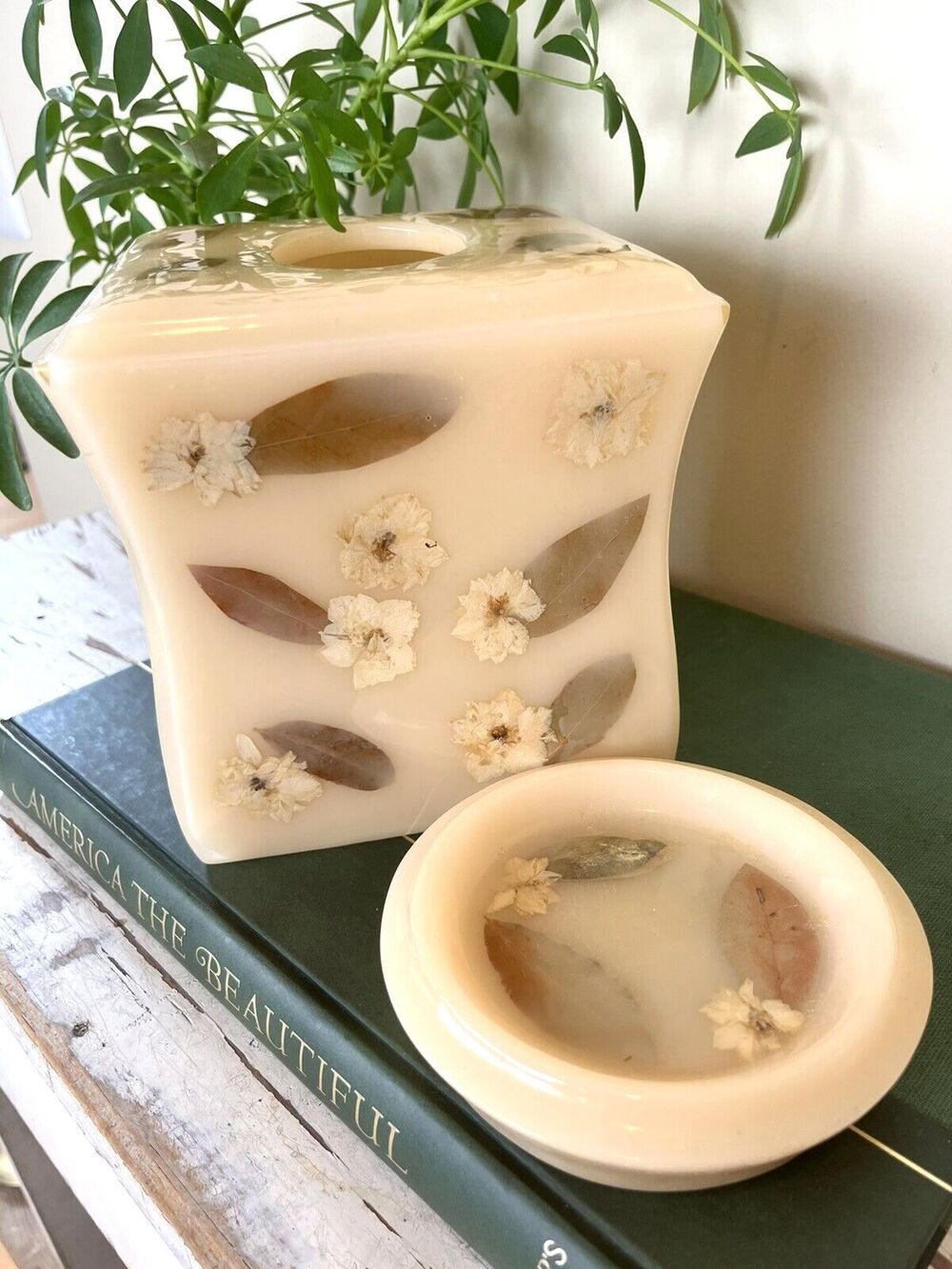 Vintage Cream Acrylic Dried Flowers Tissue Box & Soap Dish Bathroom Set / Retro - Picture 3 of 8